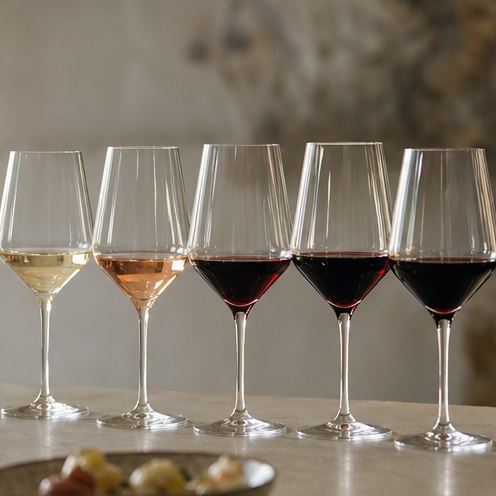 Copas de vino preparadas para comparar estilos
